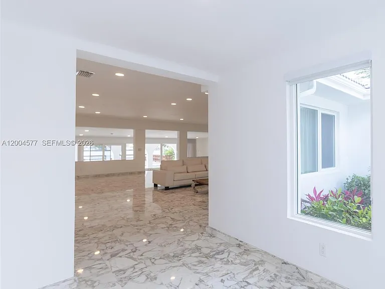 1690 Daytonia Rd — Photo 46