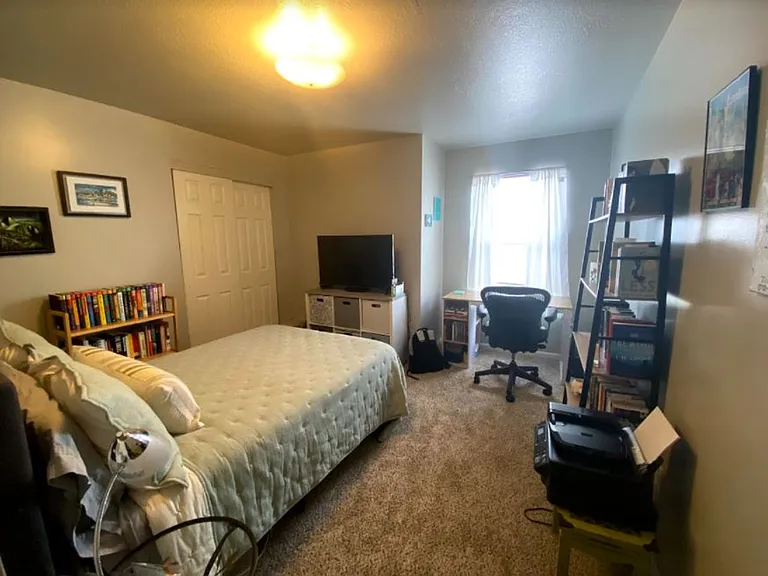 August Place Apartments — Photo 12