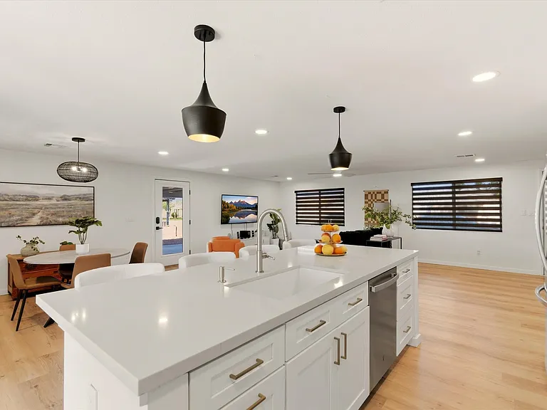 4109 E Crocus Dr — Photo 16