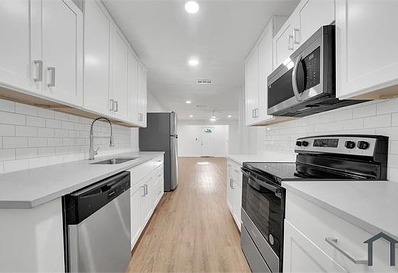 4th image of 4440 Lubbock Ave