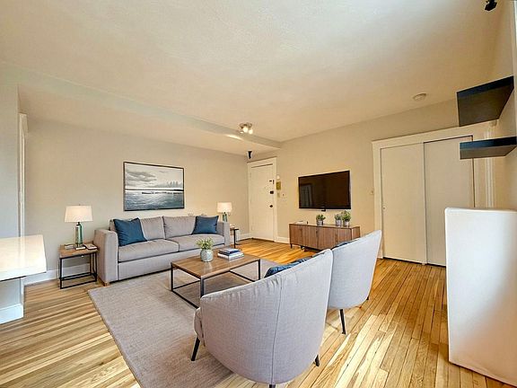 2nd image of 110 Lanark Rd APT 8