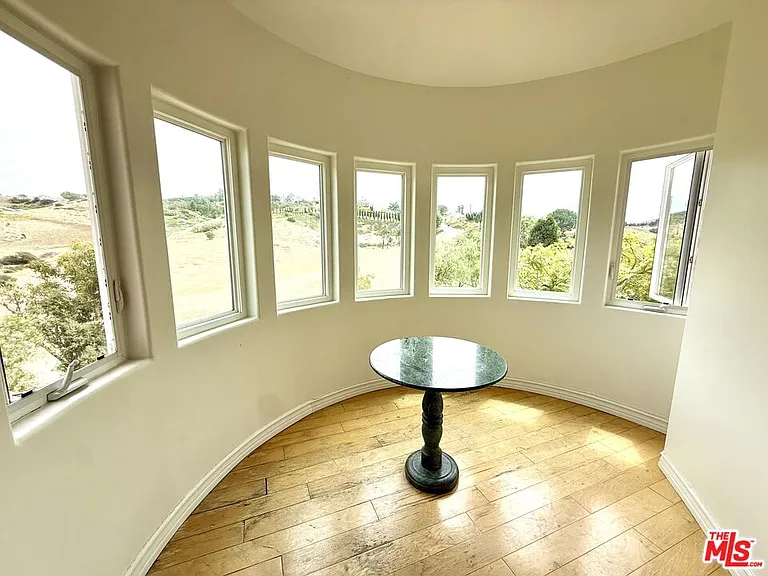 10827 Pacific View Dr — Photo 23