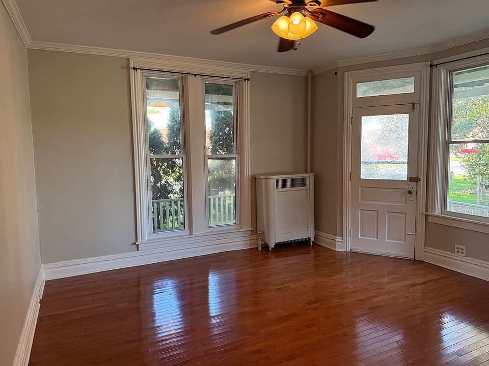 1st image of 3779 Derry St #1