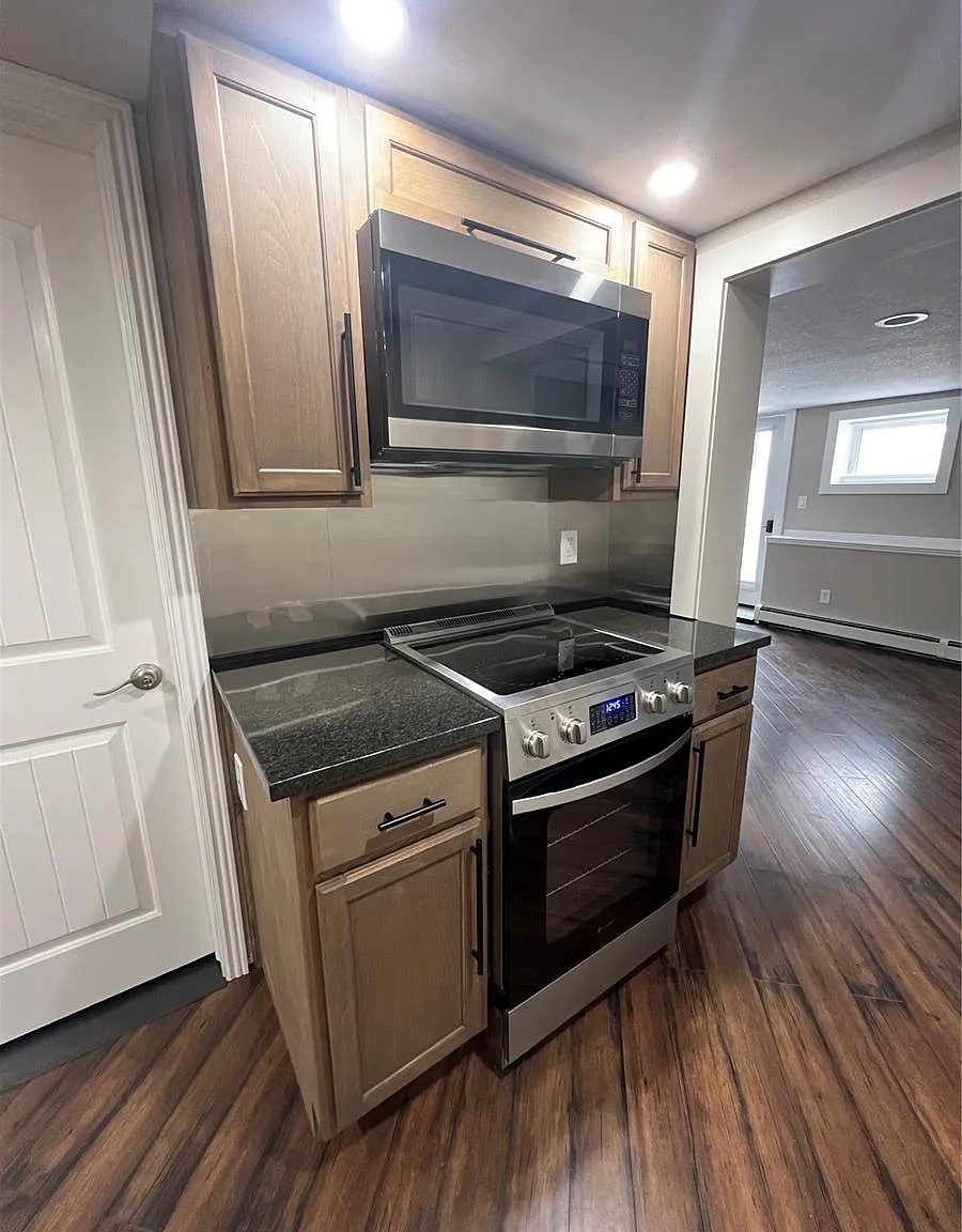 2 bed, 1.0 bath, 3150 sqft, $2,200 — Photo 4