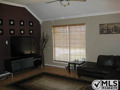 4th image of 1828 Stewart Dr