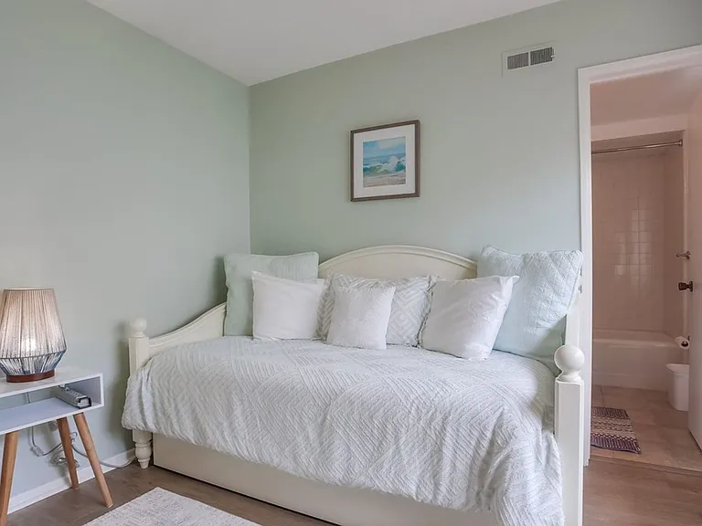 8302 Prestwick Dr — Photo 52