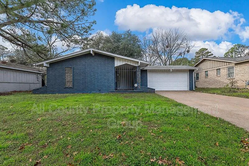 3 bed, 2.0 bath, 1161 sqft, $1,695 — Photo 2
