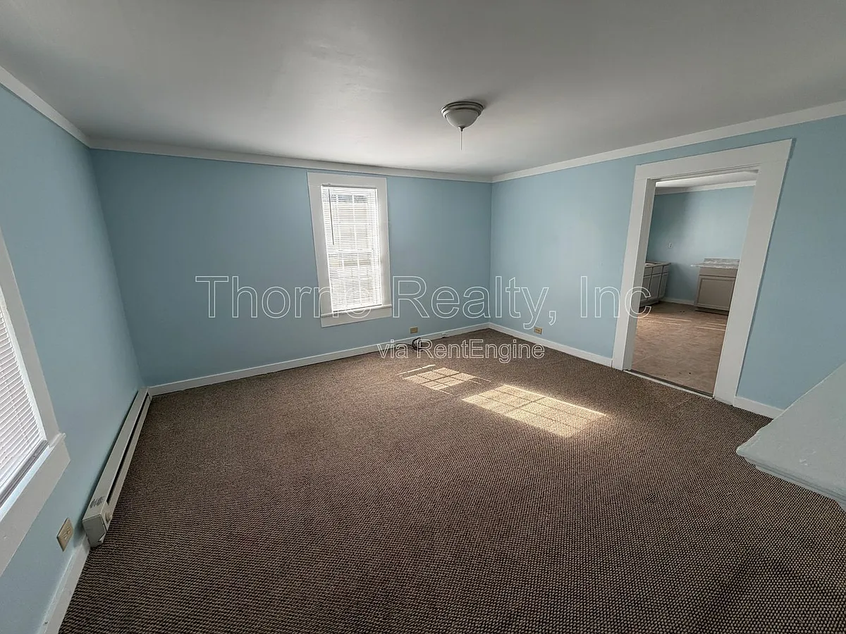 Building Photo - 722 Columbia Ave