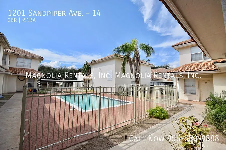 2 bed 2.5 bath Townhouse in Mcallen — Photo 2