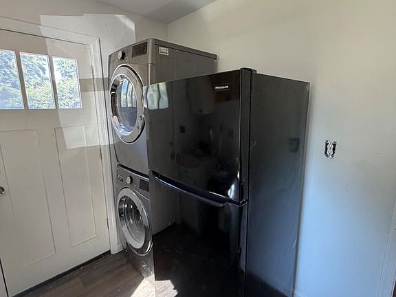 5th image of 505 Robinson St