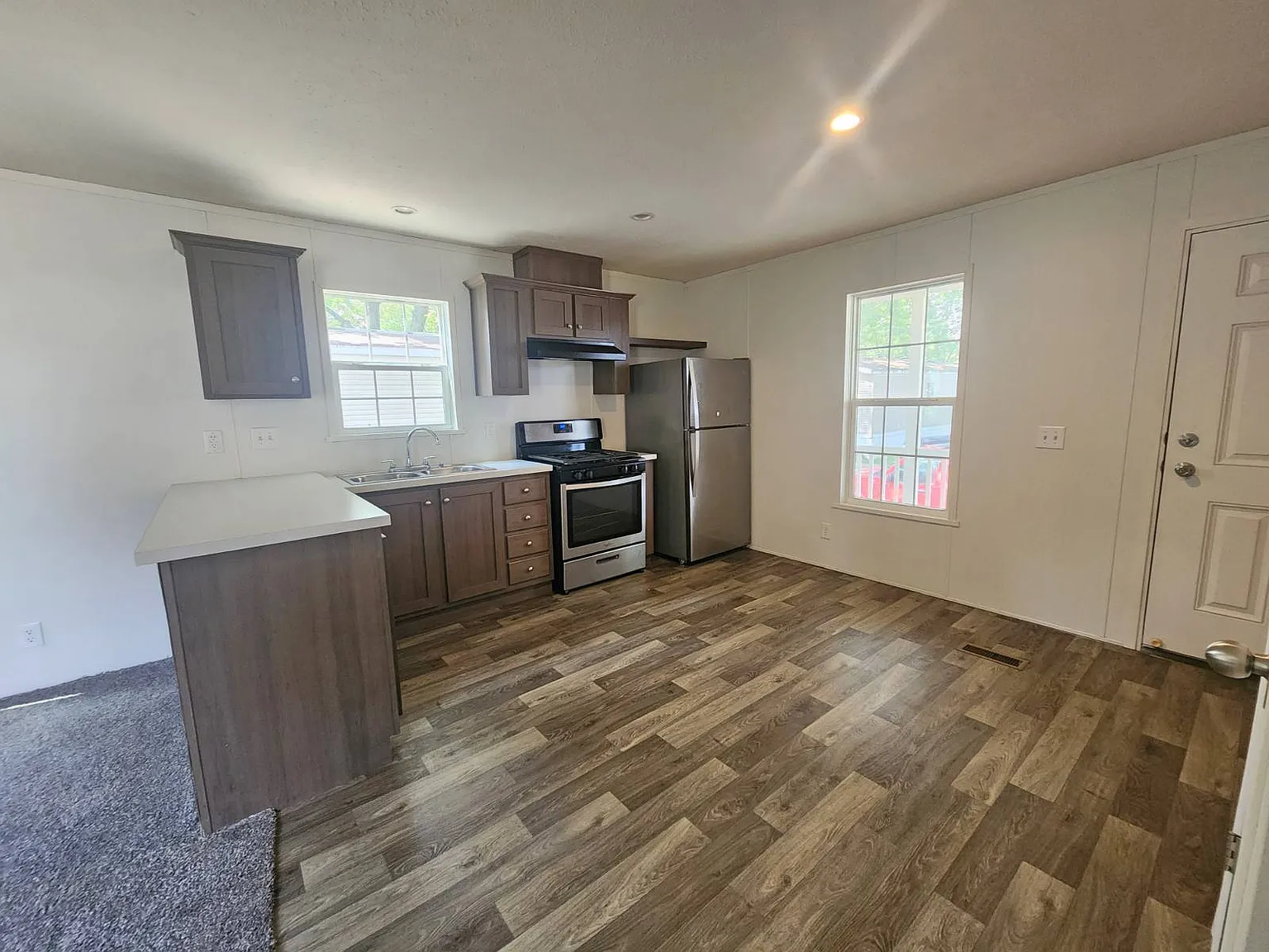 2 bed, 1.0 bath, 800 sqft, $900 — Photo 2
