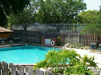 5th image of 2412 Timberline Dr