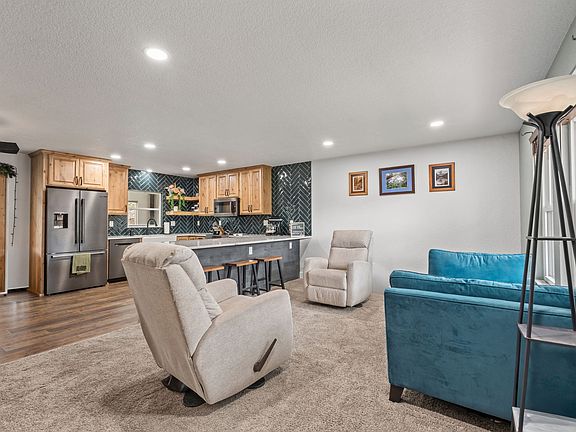3rd image of 3625 Montebello Dr