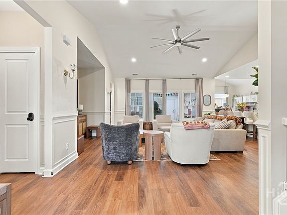 4th image of 4 Catteshall Lane