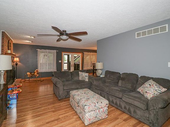 3rd image of 10176 Cedarwood Dr