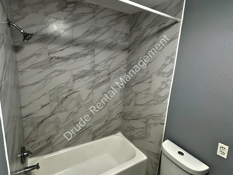 312 N Chestnut St — Photo 8