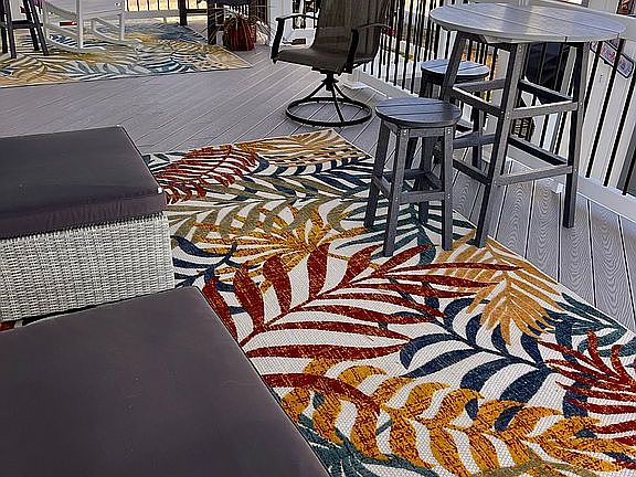 Outdoor furniture conveys!