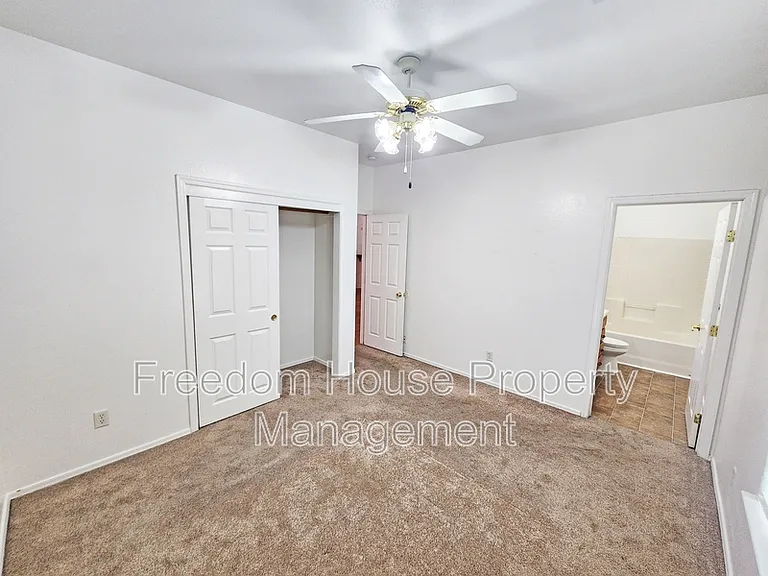 530 E Bourbon St #4 — Photo 14