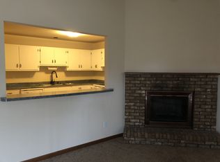 3106 Chatham Dr #B, Urbana, IL 61802