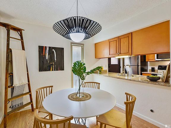 4th image of 215 Red Oak Dr W APT I