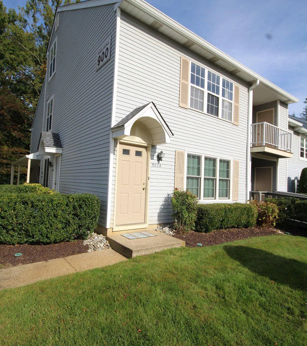 2 bed, 2.0 bath, 1336 sqft, $2,100 — Photo 2