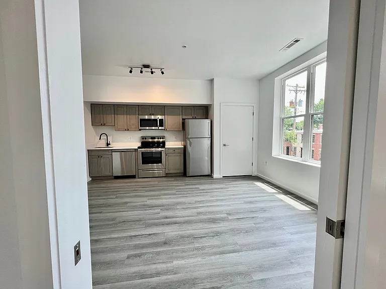 725 W Pratt St. — Photo 109