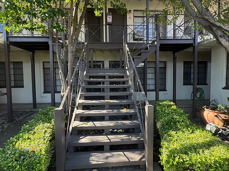 226 E Vine St #11 — Photo 3