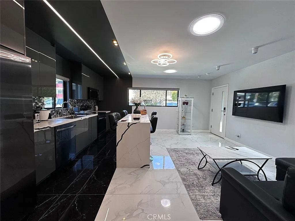 1 bed, 550 sqft, $2,950 — Photo 2