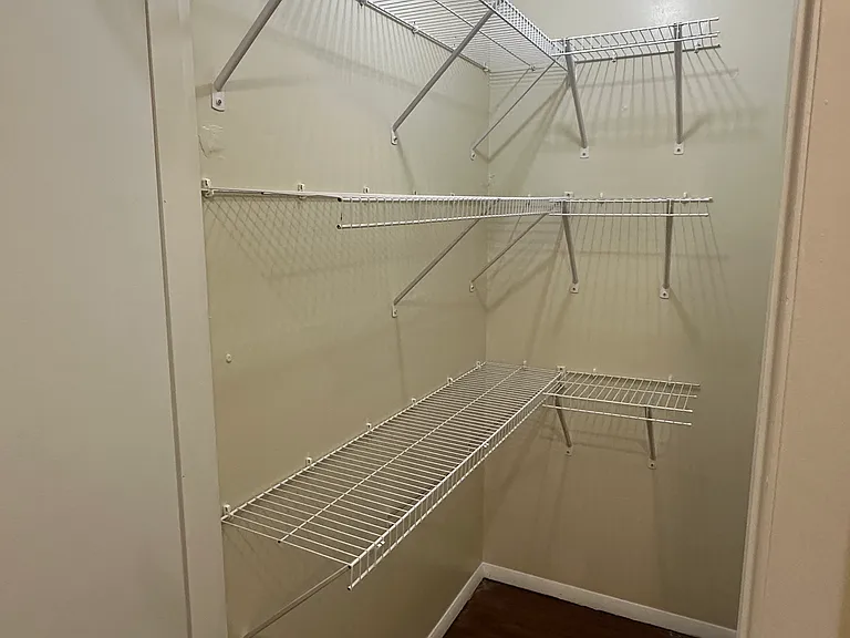 608 Midlake Dr #4 — Photo 7