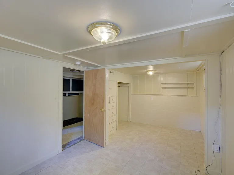 2257 S Franklin St — Photo 12