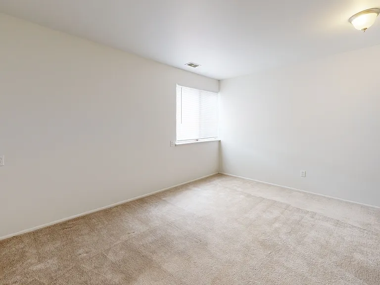 Whitehall Apartments — Photo 10