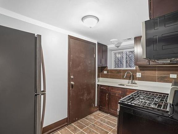 5th image of 8209 S Marshfield Ave #G
