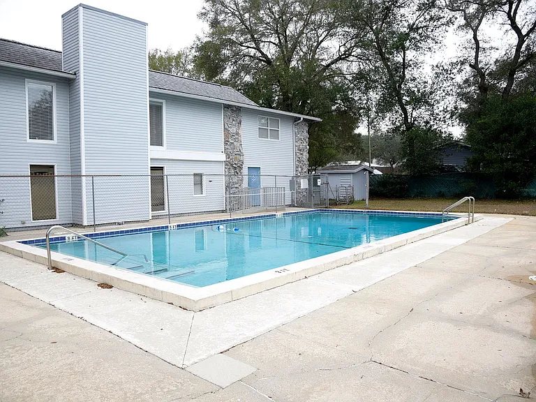 201 College Blvd E #11 — Photo 2