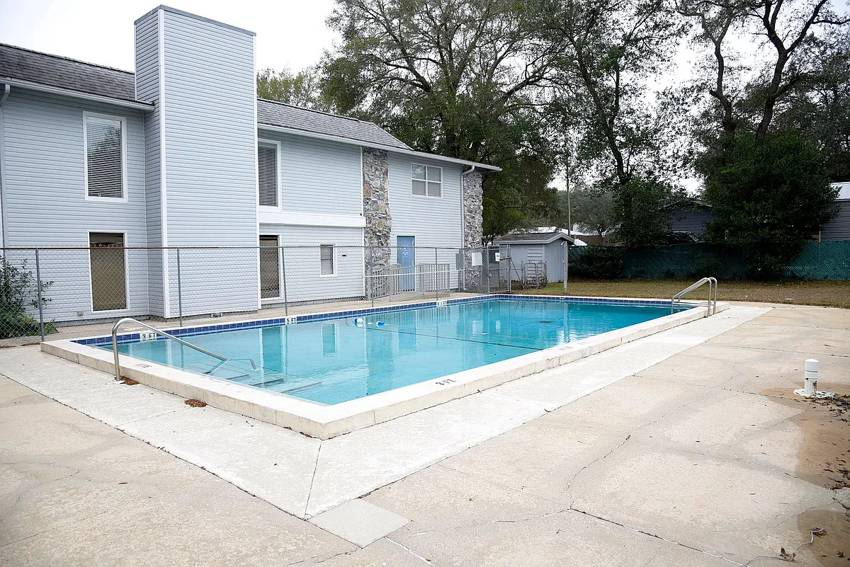 Photo 2 of 32 - 201 College Blvd E #11 - Niceville, FL Building Photo - 201 College Blvd E #11