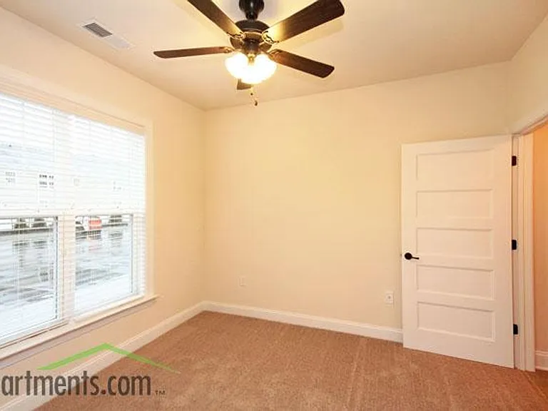 Briton Trace Apartments — Photo 29