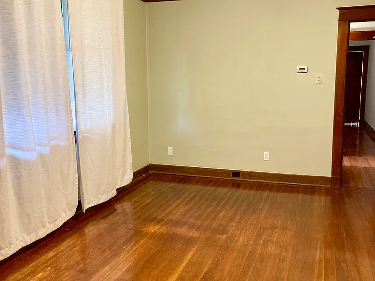 Second room/roommate's bedroom
