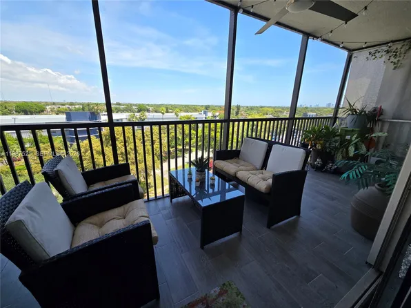 900 NE 195th St APT 709, Miami, FL 33179
