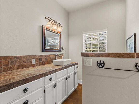 4th image of 321 Red Rock Ranch Rd