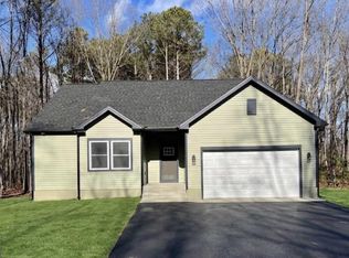 107 Pinewood Ln, Colonial Beach, VA 22443