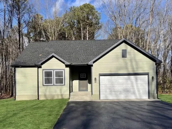 107 Pinewood Ln, Colonial Beach, VA 22443
