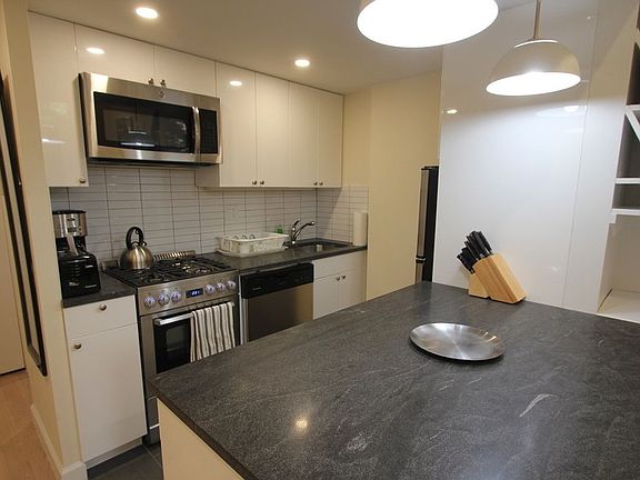 4th image of 139 W 15th St APT 2R