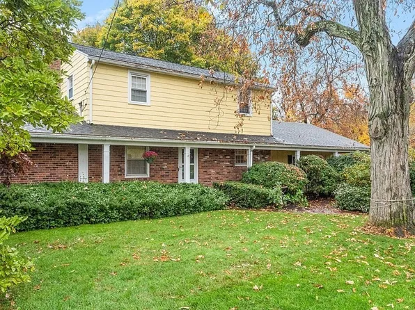 64 Old Hickory Rd, Lancaster, MA 01523