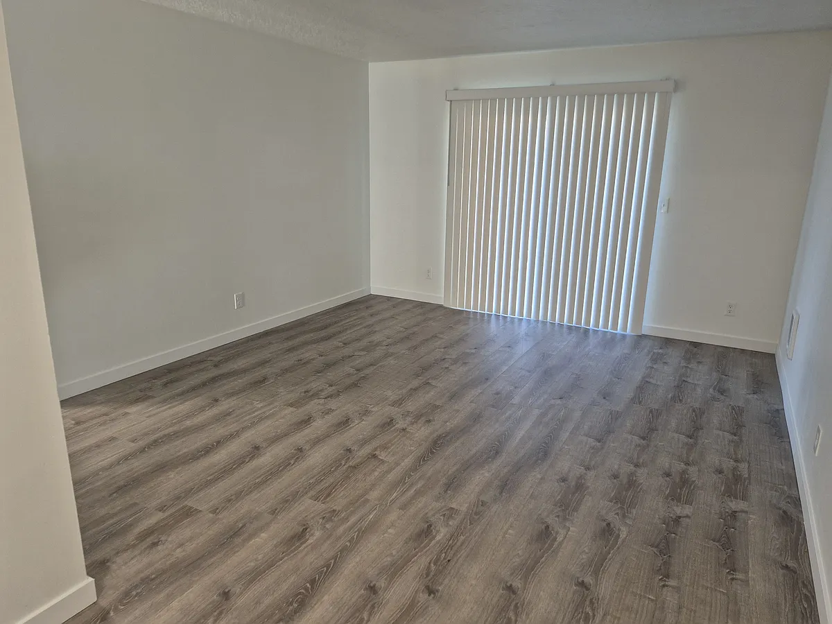 Building Photo - 21724 SE Alder Dr #2