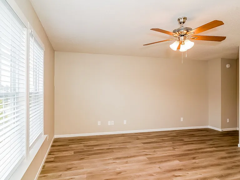 10767 Miller Dr — Photo 13