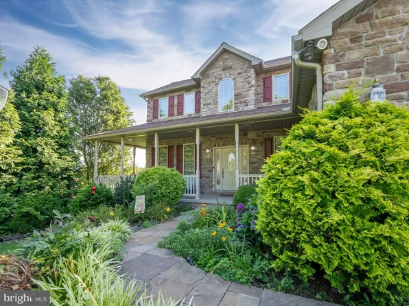 1458 Highfield Ct, Chambersburg, PA 17202