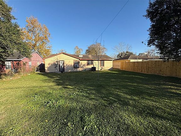 5th image of 5622 Woodgreen Street