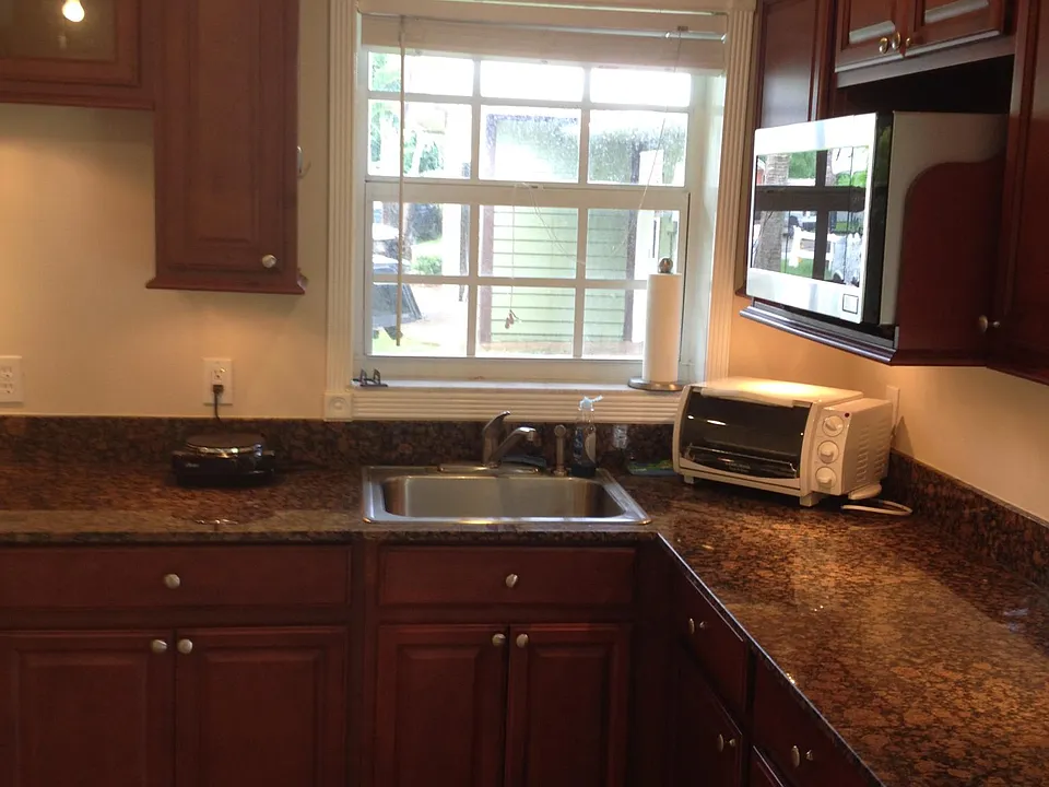 3806 SW Savoy Dr #GUEST COTTAGE