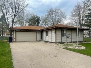 2023 Cottonwood Dr, Janesville, WI 53545