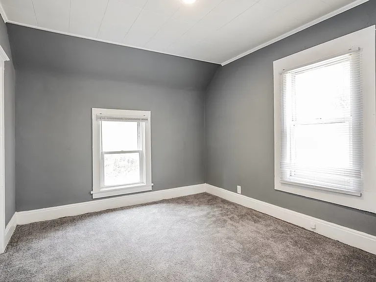 1893455_024_bedroom_12877781.jpg