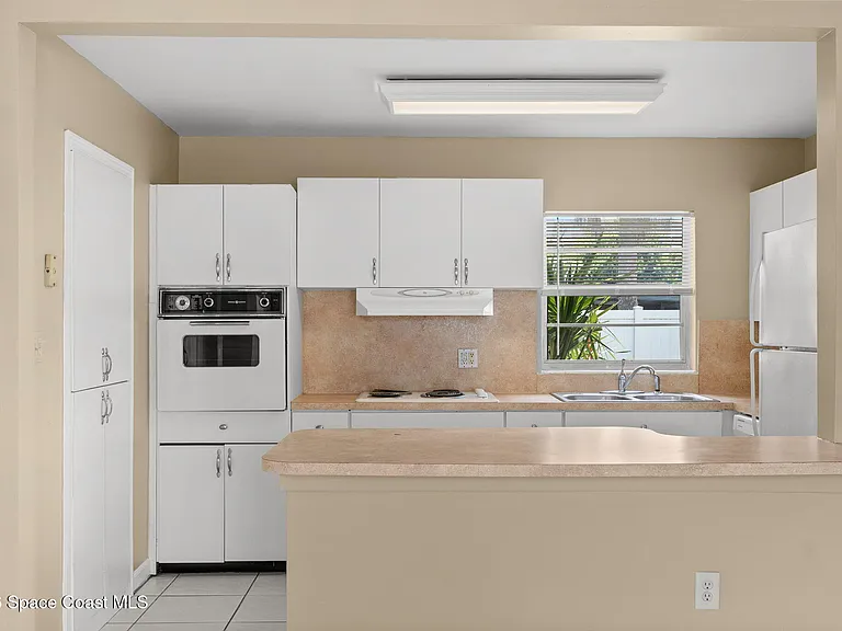 1833 Jackson Ave — Photo 14